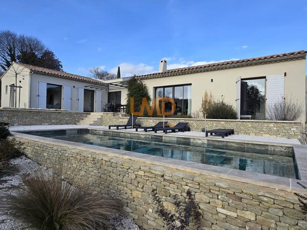 Villa contemporaine avec piscine et vue Luberon
