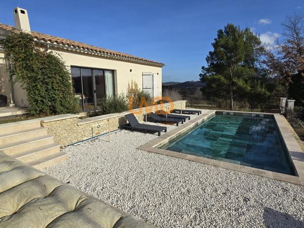 Villa contemporaine avec piscine et vue Luberon