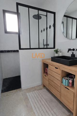 Villa contemporaine avec piscine et vue Luberon