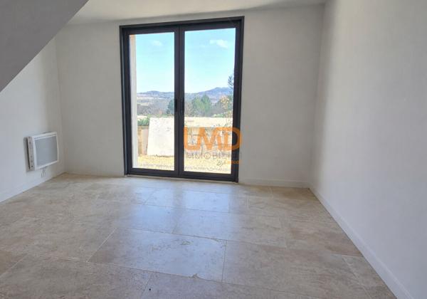 Villa contemporaine avec piscine et vue Luberon