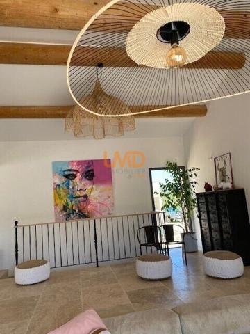 Villa contemporaine avec piscine et vue Luberon