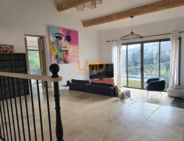 Villa contemporaine avec piscine et vue Luberon
