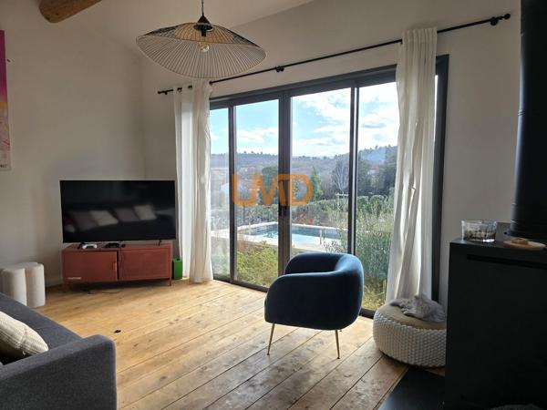 Villa contemporaine avec piscine et vue Luberon