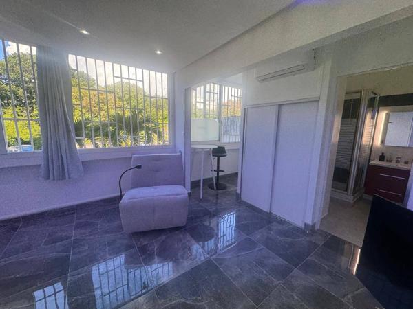 STUDIO REFAIT A NEUF BAS DU FORT