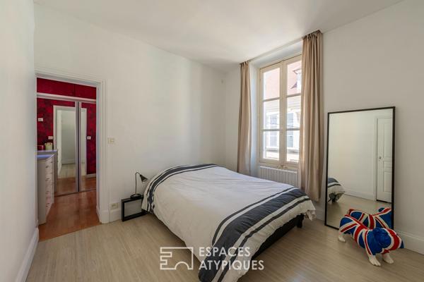 La maison bourgeoise, au calme et en plein coeur de ville.