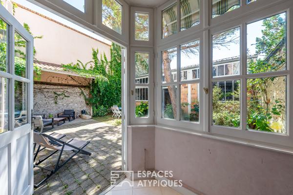 La maison bourgeoise, au calme et en plein coeur de ville.