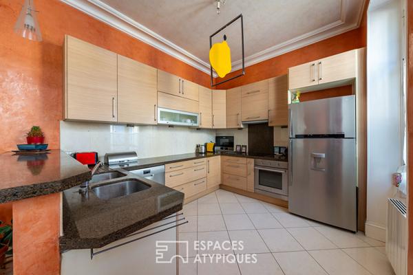 La maison bourgeoise, au calme et en plein coeur de ville.