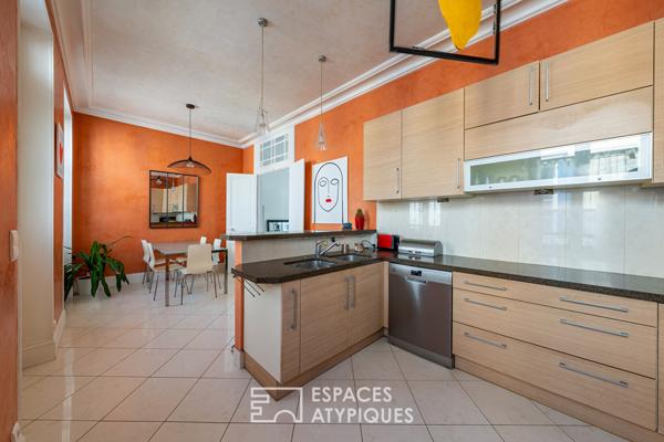 La maison bourgeoise, au calme et en plein coeur de ville.