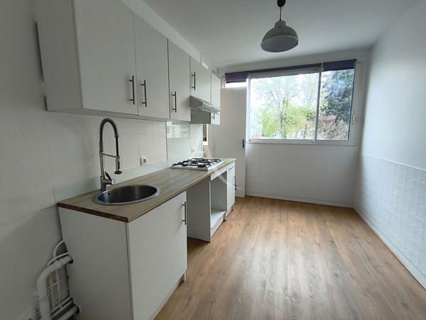 Pau,T3 lumineux avec cave,acenseur, résidence calme