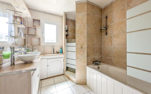 Maison à vendre    5 pièces •  Vézac