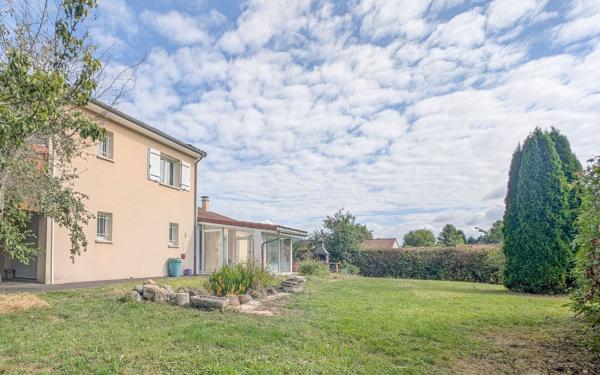 Maison à vendre    5 pièces •  Vézac