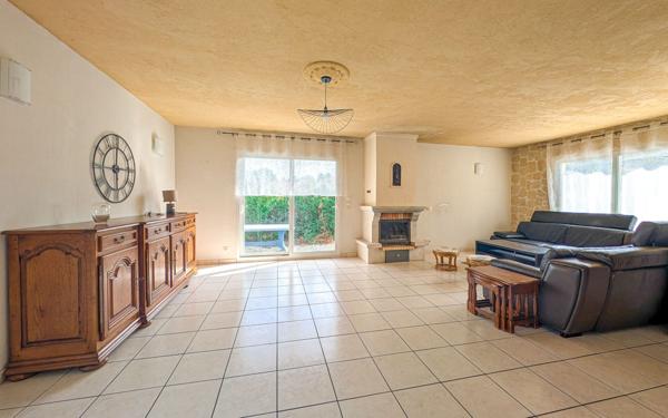 Maison à vendre    5 pièces •  Vézac