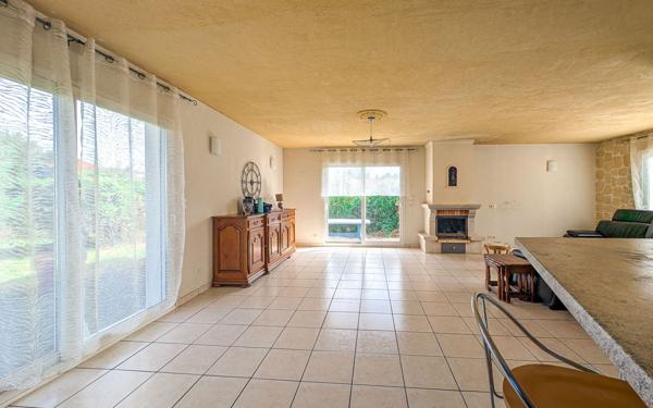 Maison à vendre    5 pièces •  Vézac