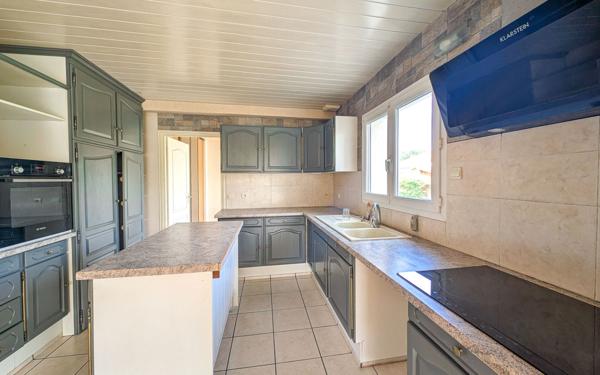 Maison à vendre    5 pièces •  Vézac