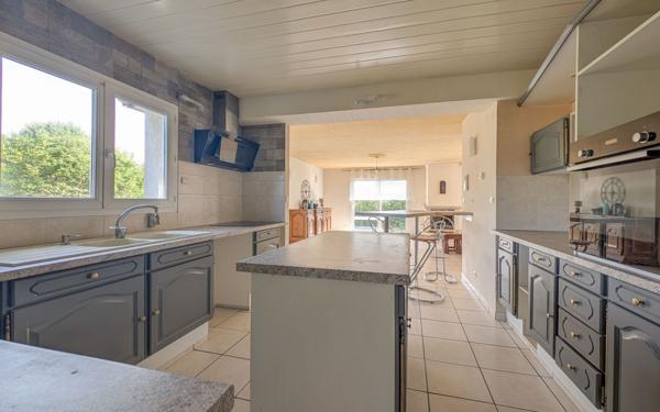 Maison à vendre    5 pièces •  Vézac