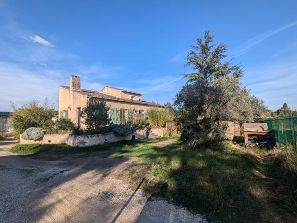 Entraigues-sur-la-Sorgue (84320) Belle maison avec fort potentiel