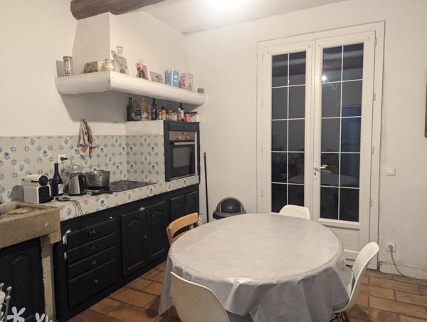 Entraigues-sur-la-Sorgue (84320) Belle maison avec fort potentiel