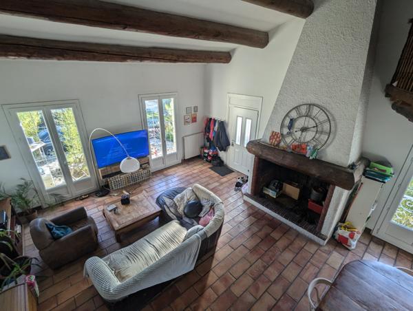 Entraigues-sur-la-Sorgue (84320) Belle maison avec fort potentiel