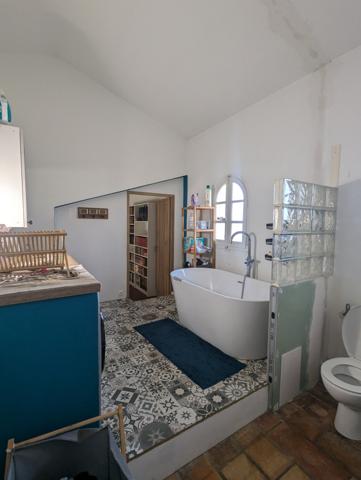 Entraigues-sur-la-Sorgue (84320) Belle maison avec fort potentiel