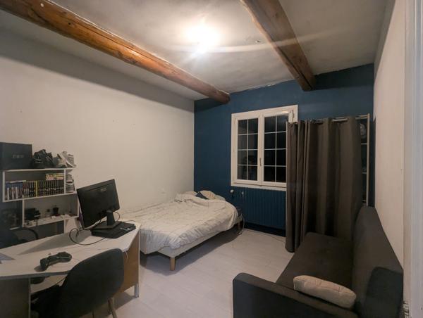 Entraigues-sur-la-Sorgue (84320) Belle maison avec fort potentiel