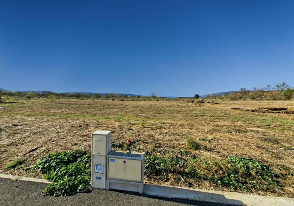 Ferrals-les-Corbières (11200) Ferrals-les-Corbières, très beau terrain constructible et viabilisé avec une vue totalement dégagée.