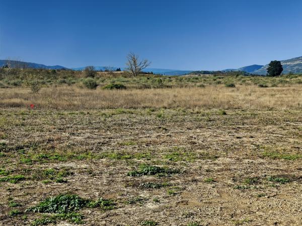 Ferrals-les-Corbières (11200) Ferrals-les-Corbières, très beau terrain constructible et viabilisé avec une vue totalement dégagée.