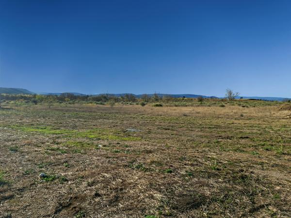 Ferrals-les-Corbières (11200) Ferrals-les-Corbières, très beau terrain constructible et viabilisé avec une vue totalement dégagée.