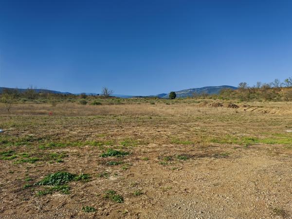 Ferrals-les-Corbières (11200) Ferrals-les-Corbières, très beau terrain constructible et viabilisé avec une vue totalement dégagée.