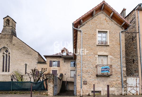 Maison de ville en pierre T4 de 121.2 m² avec jardin.