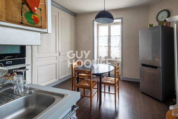 Maison de ville en pierre T4 de 121.2 m² avec jardin.