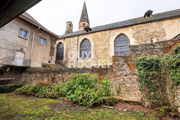 Maison de ville en pierre T4 de 121.2 m² avec jardin.