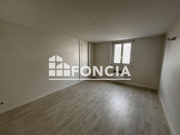 Location Appartement 3 pièces 62.84 m² - BÂTIMENT SUR RUE Tours 37000