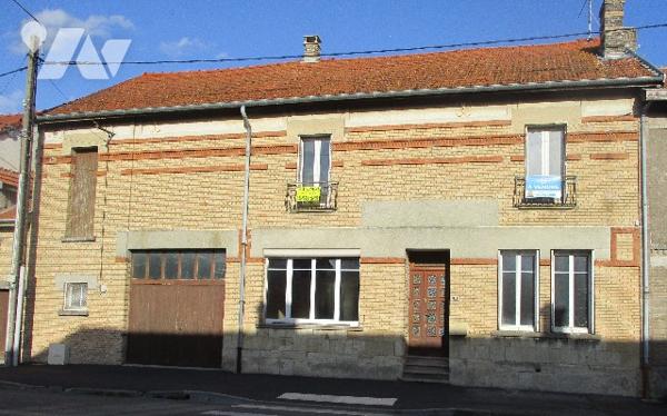 MONTHOIS, vaste maison à usage d'habitation.