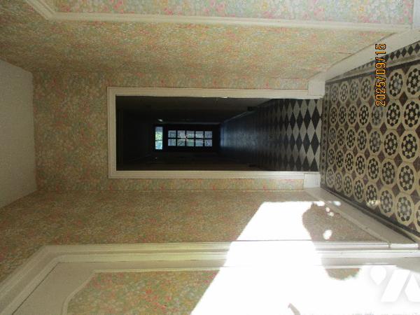 MONTHOIS, vaste maison à usage d'habitation.