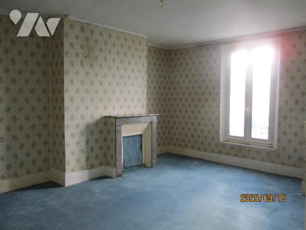 MONTHOIS, vaste maison à usage d'habitation.