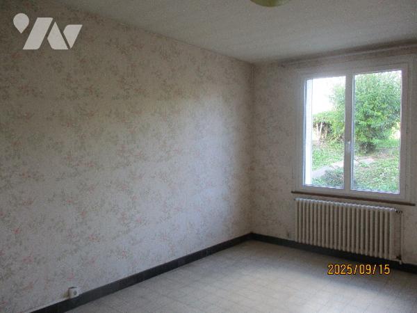 MONTHOIS, vaste maison à usage d'habitation.