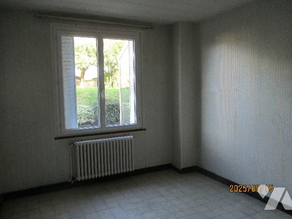 MONTHOIS, vaste maison à usage d'habitation.