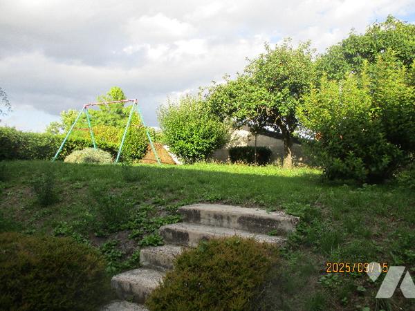 MONTHOIS, vaste maison à usage d'habitation.