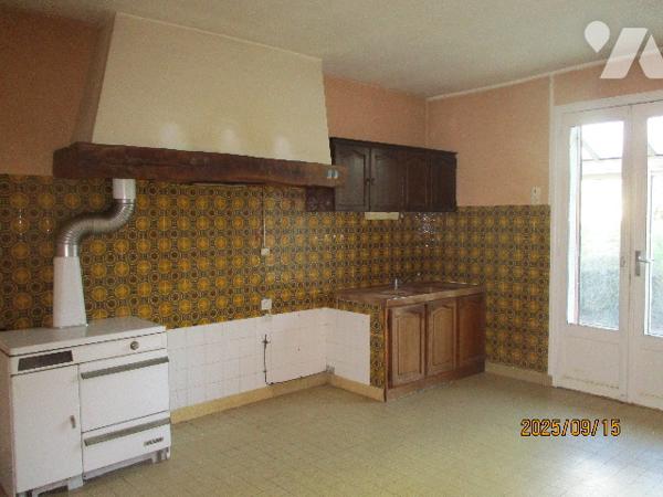 MONTHOIS, vaste maison à usage d'habitation.