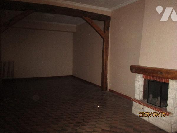 MONTHOIS, vaste maison à usage d'habitation.