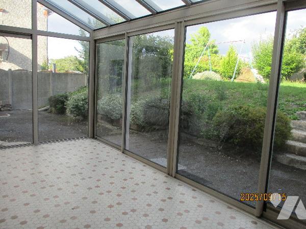 MONTHOIS, vaste maison à usage d'habitation.