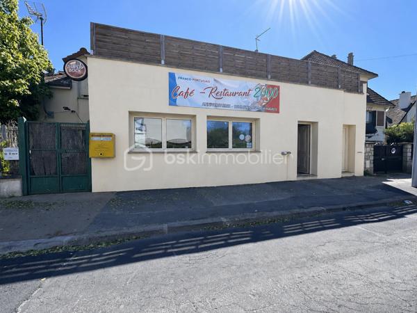 FOND DE COMMERCE située dans le quartier de COEUILLY, bénéficiant d’une CLIENTÈLE FIDÈLE et d’un fort potentiel de DÉVELOPPEMENT.
L’établissement dispose d’une capacité d’environ 70 COUVERT en salle ainsi que d’une GRANDE TERRASSE arboré offrant un cadrée CHALEUREUX et CONVIVIAL.
Un TERRAIN DE PÉTANQUE déjà présent complète l’extérieur et représente un véritable atout encore peu exploité.
Le fonds es vendu entièrement ÉQUIPÉ avec l’ensemble du MOBILIER et du MATÉRIEL en place, permettant une reprise RAPIDE de l’activité.
Bail Commercial autorisant EXCLUSIVEMENT une activité de restauration.

Les + :
• Environ 70 places assises en intérieur et environ une quarantaine en extérieur.
• Grande terrasse extérieur aménagé.
• Terrain de pétanque.
• LICENCE IV.
• Clientèle régulière et fidélisée.
• Grande cave à aménager selon vos projets.
• Grand garage offrant une grande capacité de stockage pour les marchandises.
• 3 Wc dont 1 avec accès PMR.
• Potentiel de développement important.

Affaire idéale pour restaurateur souhaitant développer un lieu convivial avec fort potentiel dans un quartier dynamique.
LOYER + CHARGES environ 1800€/mois