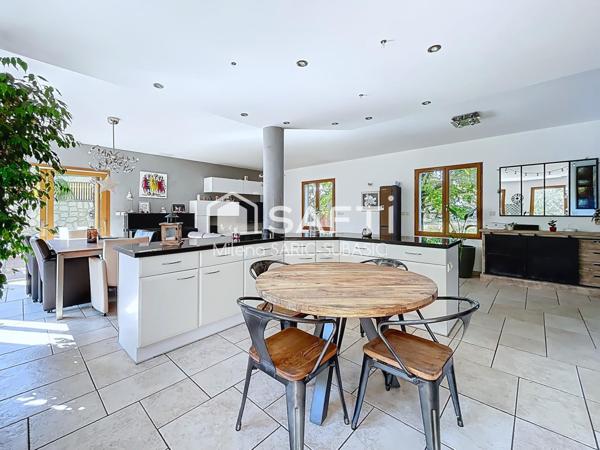 Maison d’architecte dans un environnement calme et verdoyant