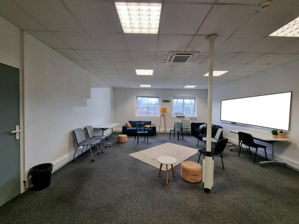 A VENDRE - PRIX SANS CONCURRENCE - 2129m² DE BUREAUX POITIERS NORD