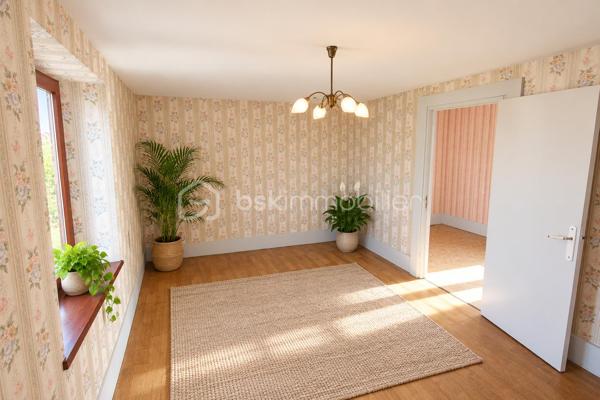 Cette maison Jappy de 122 M2 saura vous séduire !
De beaux volumes, 4 chambres, salon, salle à manger, coin cuisine
grand sous sol, grenier, garage, jardin
travaux de rafraichissement à prévoir
chaudière gaz basse température (2011)
A visiter sans tarder