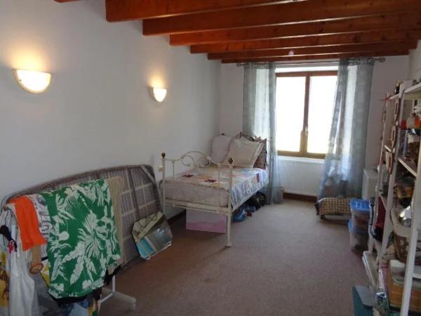 Charmante maison de village à 3 chambres avec granges et jardin privé