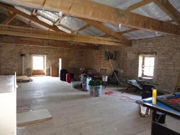 Charmante maison de village à 3 chambres avec granges et jardin privé