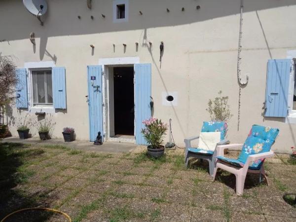 Charmante maison de village à 3 chambres avec granges et jardin privé