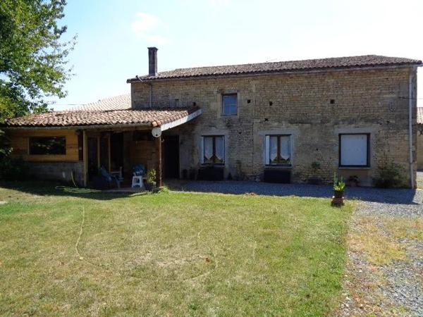Charmante maison de village à 3 chambres avec granges et jardin privé