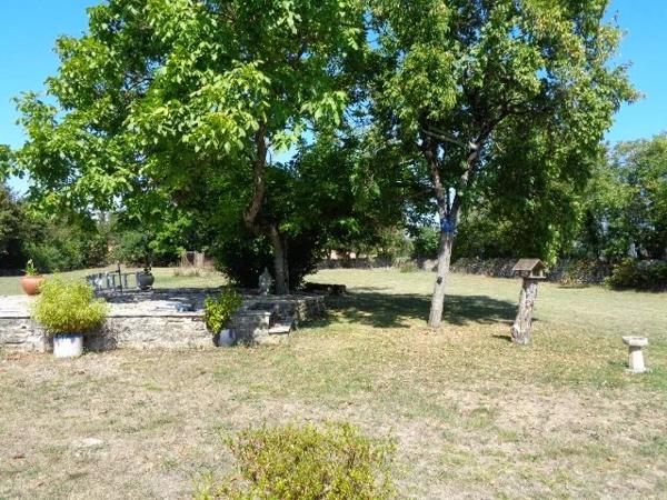 Charmante maison de village à 3 chambres avec granges et jardin privé